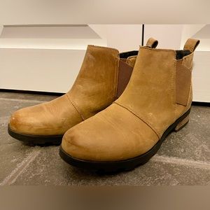 Sorel boots - like new - Sz 9